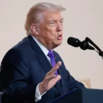 डोनाल्ड ट्रंप ने दवाओं पर 100% टैरिफ लगाया, फार्मा डील्स के लिए जोर