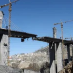 नया वीडियो: अमेरिकी-इजरायली गोलों का ईरानी पुल पर हमला!