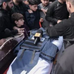 इजरायली हमले में मारे गए मोहम्मद विशाह का अंतिम संस्कार हुआ