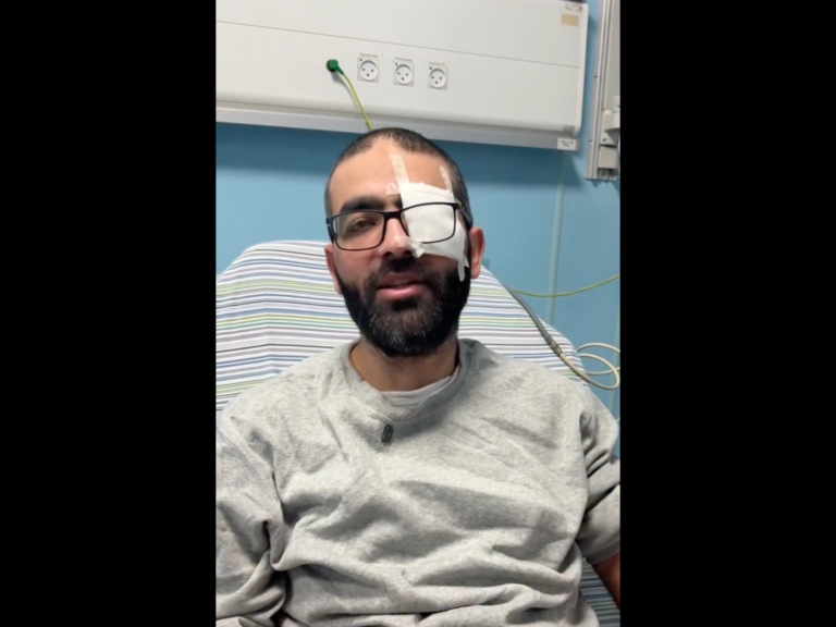 इजराइली जेल में भंग किए गए पत्रकार ने बयां की आंख खोने की कहानी