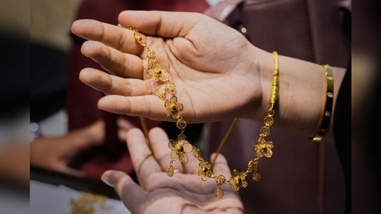 Gold Silver Price: सोने में ₹1,700 की जोरदार छलांग, चांदी भी चमकी; जानिए आज के ताजा भाव