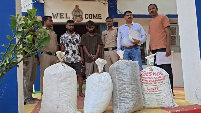 गरियाबंद में फिल्मी अंदाज में गांजा तस्करों की धरपकड़, पुलिस पर गाड़ी चढ़ाने की कोशिश नाकाम, डेढ़ क्विंटल गांजा जब्त
