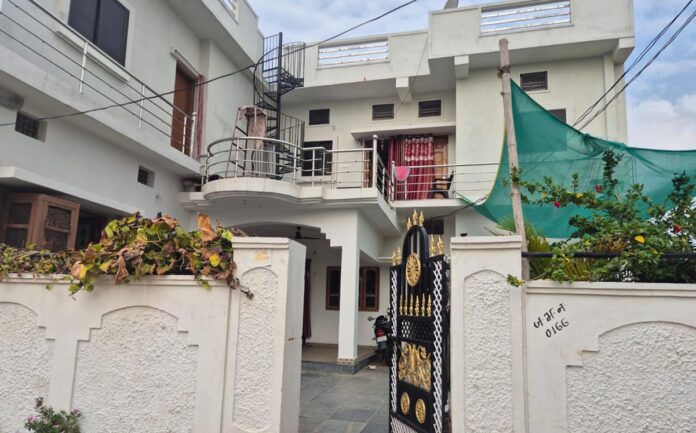 गैस किल्लत के बीच सिलेंडर चोर सक्रिय: पिथौरा की कर्मचारी कॉलोनी में चार भरे सिलेंडर चोरी, दहशत में लोग