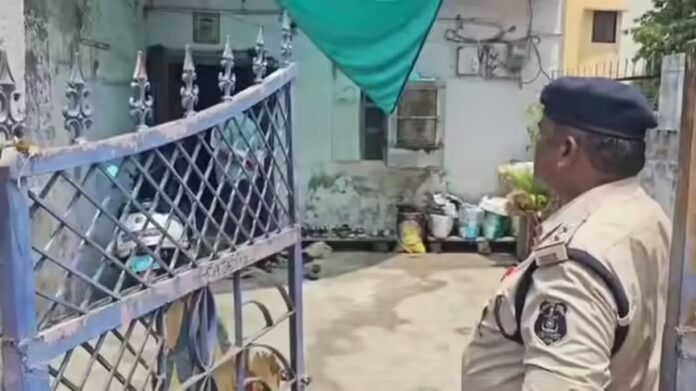 छत्तीसगढ़ के दुर्ग में एक ही परिवार के चार लोगों की मौत, घर में मिले पति-पत्नी और दो बच्चों के शव