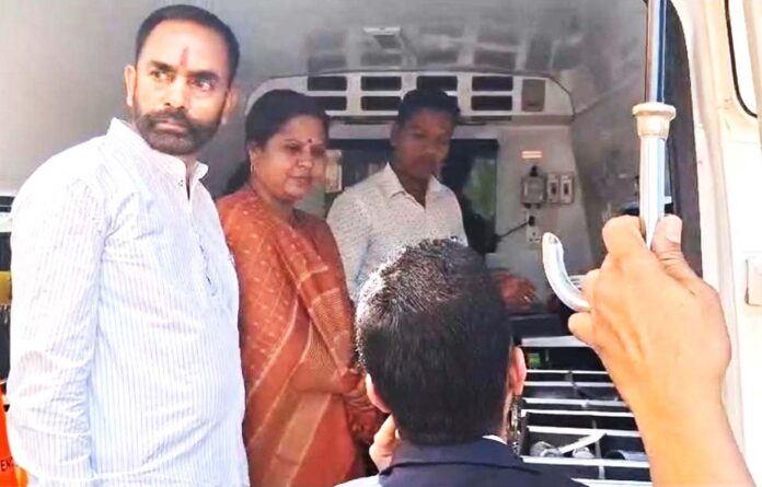 महासमुंद पुलिस को मिली अत्याधुनिक 'फॉरेंसिक मोबाइल वैन', सांसद रूपकुमारी चौधरी ने हरी झंडी दिखाकर किया रवाना