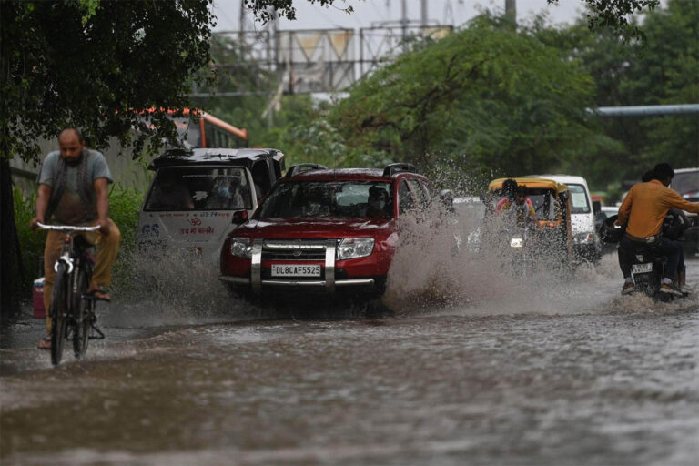 देर से पहुंचा मानसून, लेकिन रफ्तार तेज; दिल्ली-NCR से यूपी-एमपी तक आंधी और बारिश का अलर्ट