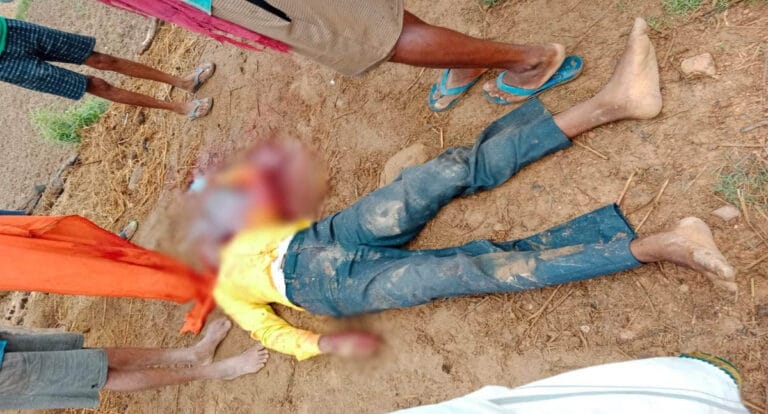 छत्तीसगढ़: स्कूल जा रहे प्रधानपाठक की गला रेतकर हत्या, इलाके में फैली सनसनी