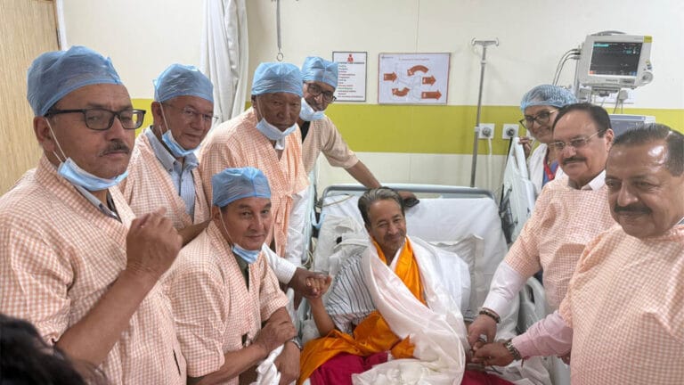 26 दिन बाद सोनम वांगचुक ने खत्म किया अनशन, बोले- हिंसा रोकना जरूरी; सरकार से बातचीत के बाद लिया फैसला