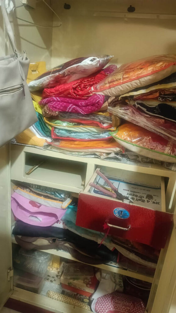 तेन्दूकोना में दिनदहाड़े घर का ताला तोड़कर 5.59 लाख की चोरी, सोने-चांदी के जेवर और 45 हजार नकद ले गया चोर WebMorcha Mart sitename%