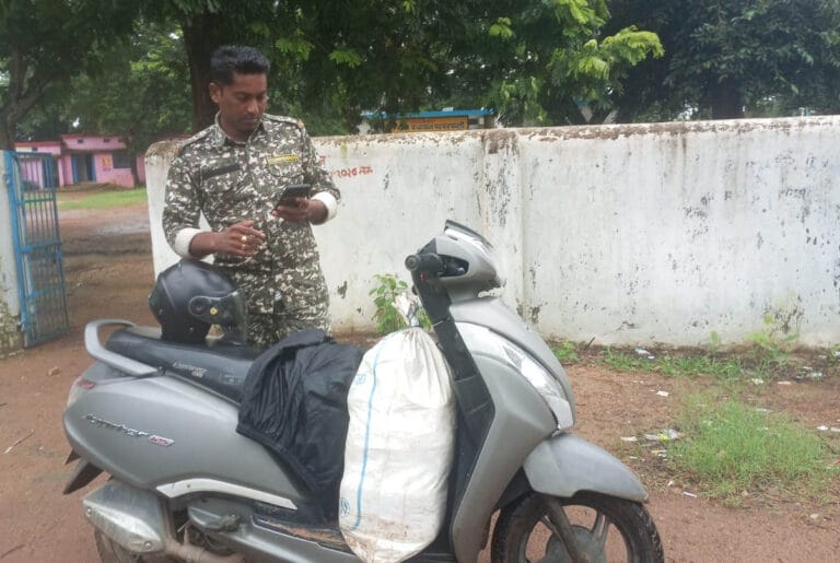 कोमाखान में सुबह-सुबह गांजा तस्करी का मामला, एक आरोपी गिरफ्तार, दूसरा फरार