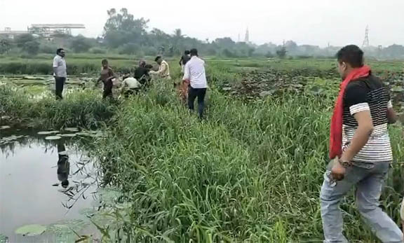 रायपुर के WRS कॉलोनी तालाब में मिली अज्ञात युवती की लाश, इलाके में सनसनी; हत्या, हादसा या आत्महत्या, जांच में जुटी पुलिस WebMorcha Mart 06 2 sitename%