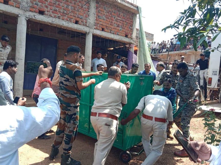 महासमुंद: झिटकी में 6 लोगों पर हमला करने वाला खूंखार तेंदुआ पिंजरे में कैद, 3 गंभीर घायलों को रायपुर रेफर
